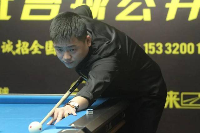 激烈角逐的 激烈角逐的